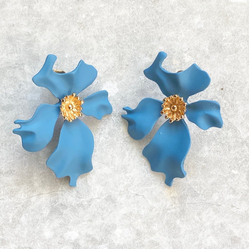 NEW Flower stud earrings in matte blue - Picture 5 of 8